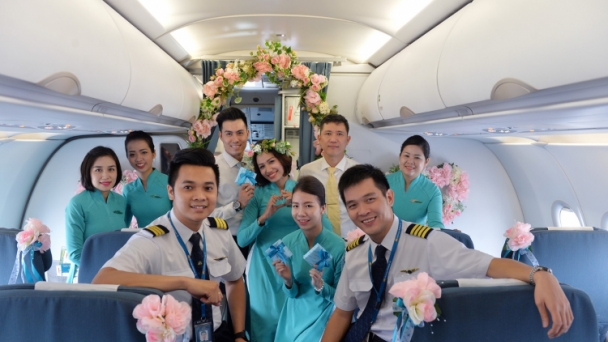 Tổ chức đám cưới ngọc trai trên chuyến bay Vietnam Airlines